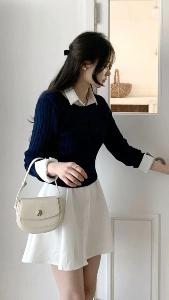 Classic Navy and White Collar Style
