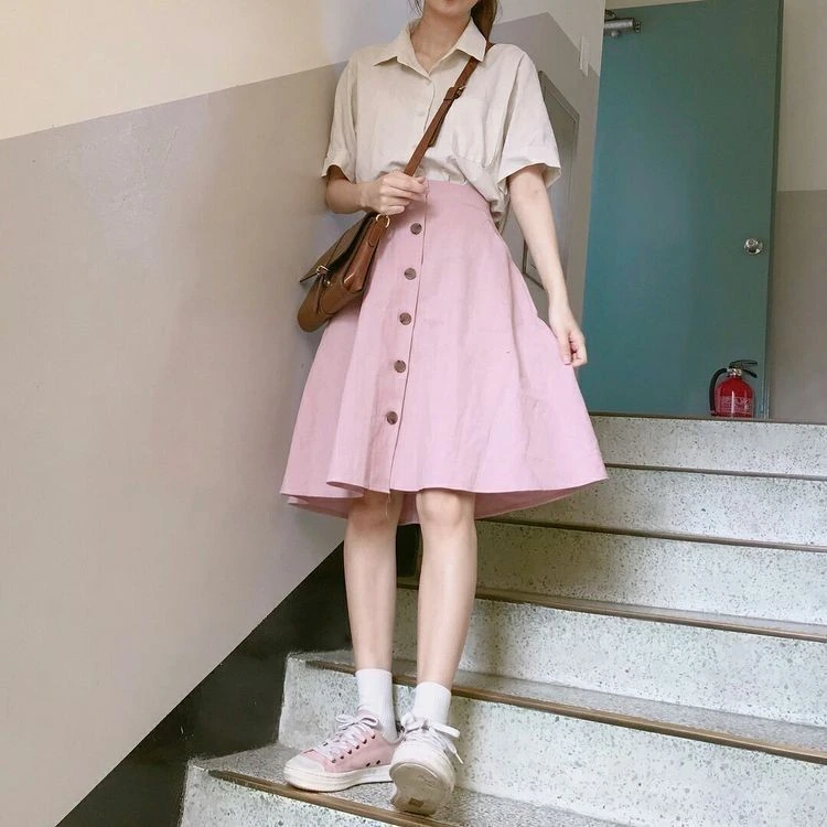 Preppy Pink Skirt with Vintage Flair
