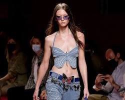 Butterfly Top and LButterfly Top and Low-Rise Jeansow-Rise Jeans